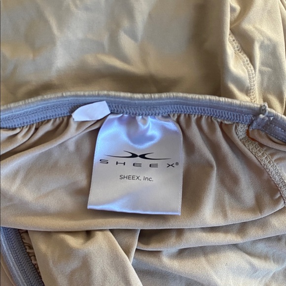 SHEEX Nightfall Fitted Cooling Bed Sheet in Color Sand Dune Size King / Cal King - Picture 4 of 8